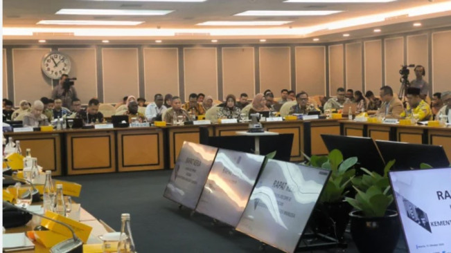 DPR Rapat Bersama Menteri HAM Bahas Anggaran Rp20T, Natalius Pigai Cerita Masa Lalu