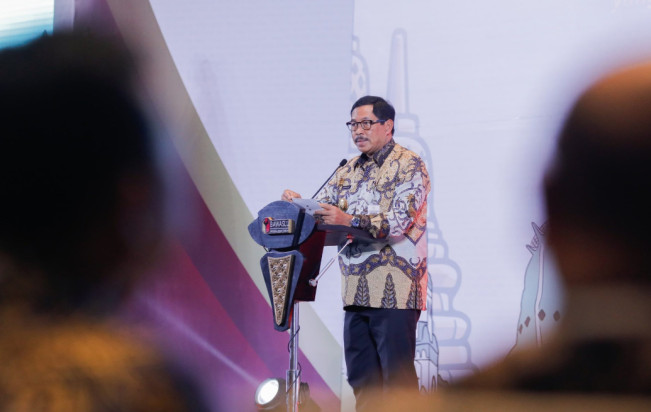 Di Hadapan Kepala Desa, Lurah se-Jateng, Nana Sudjana Tekankan Netralitas dalam Pilkada