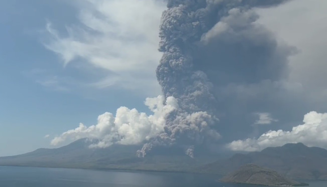 Zona Rekomendasi Gunung Lewotobi Laki-Laki Diperluas Menjadi 9 Kilometer