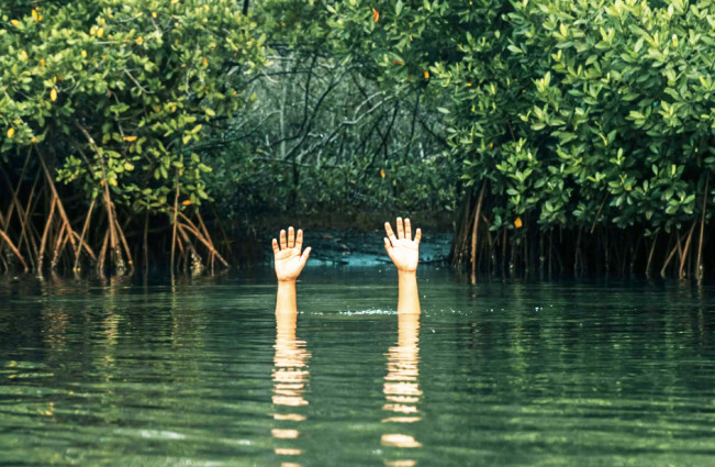 Detik-detik Mencekam Belasan Siswa SMP Hanyut Terseret Ombak Pantai Drini, 3 Korban Meninggal