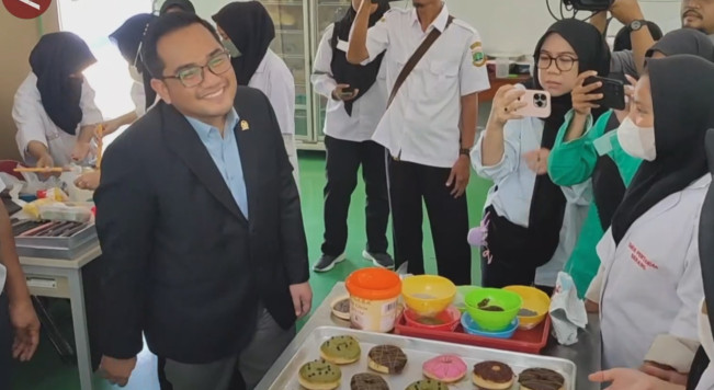 Komisi II DPR Puji Terobosan Al Muktabar dalam Melaksanakan Program MBG di Banten