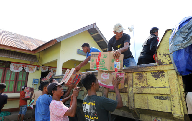 BNPB Salurkan Bantuan pada Warga Desa Lewotobi yang Terisolir