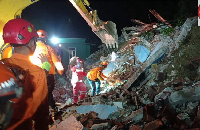 Longsor di Purworejo Hancurkan Rumah Warga, 3 Meninggal 1 Orang Hilang