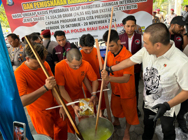 Polda Riau Sita 79,65 Kg Sabu dan 30.040 Butir Ekstasi, Irjen Iqbal: Kampung Narkoba akan Terus Digempur!