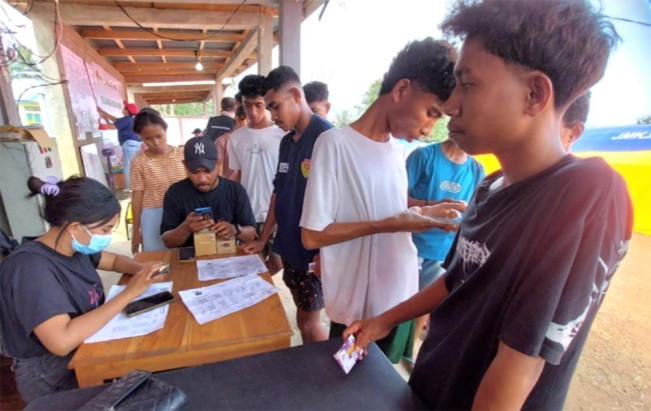 Para Pengungsi Erupsi Lewotobi Dapat Bantuan Pulsa dan Internet Gratis