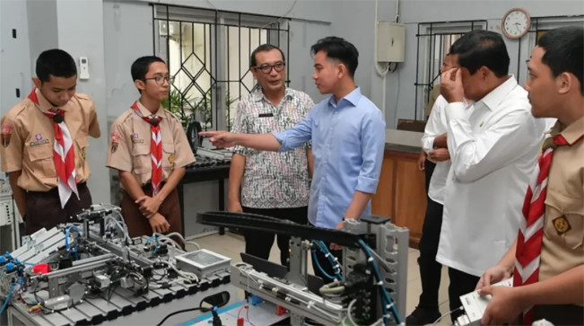 Wapres Gibran Apresiasi Pemrograman Mesin MPS Karya Siswa SMKN 7 Semarang