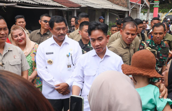 Senangnya Warga Desa Mayangsari Semarang Tiba-tiba Wapres Gibran Ada di Hadapannya!