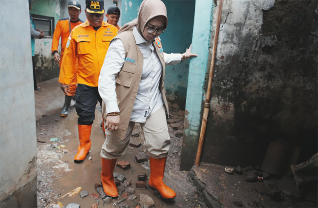 BNPB Bersama Komisi VIII DPR RI Tinjau Penanganan Warga Terdampak Banjir di Bojongsoang