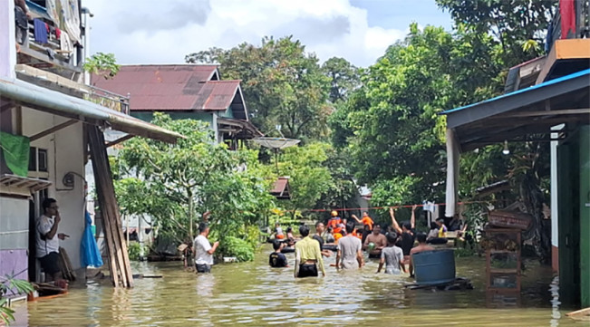 Sudah Empat Hari Banjir Landa Empat Kecamatan di Sekadau Kalbar, Tinggi Bervariasi hingga 80 Cm