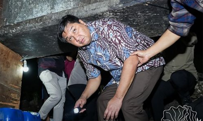 Ya Ampun! Malam-malam Menteri Ara Datangi Pemukiman Warga Kolong Jalan Tol dan Kolong Jembatan!