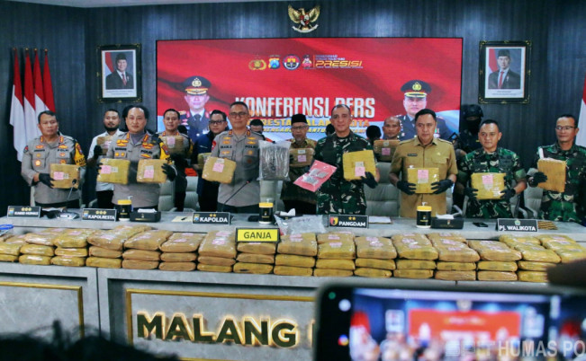 Tangkapan Besar Polresta Malang Kota! Ratusan Kilo Ganja Siap Edar Berhasil Diamankan!