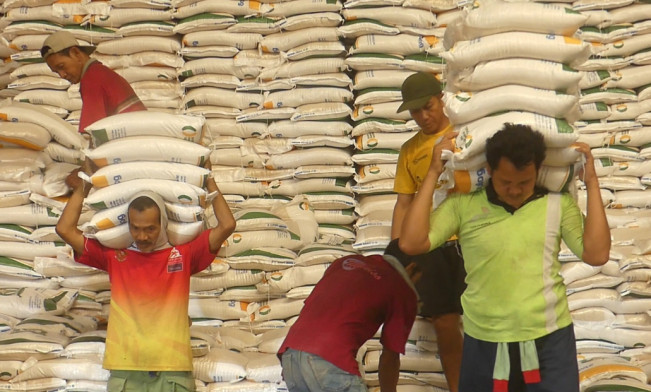 Stabilisasi Harga Beras, Bulog Salurkan Bantuan 5.344 Ton Beras, Masing-masing Terima 10 Kg