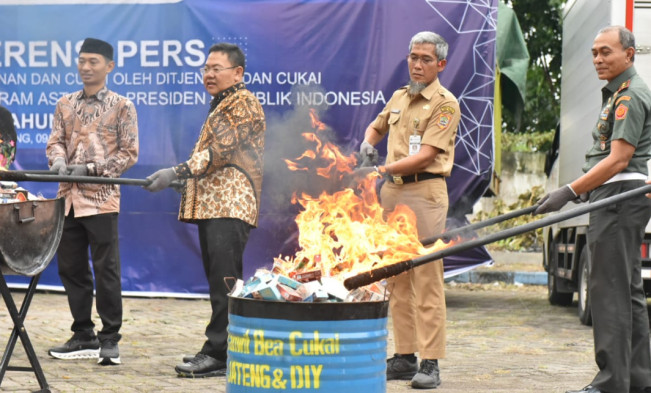 Pemprov Jateng dan Kanwil Bea Cukai Musnahkan Barang Selundupan dan Rokok Ilegal Senilai Rp31,2 M