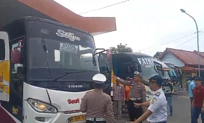 Libur Nataru: Diperkirakan 8 Juta Orang Keluar dari Jateng, Dishub Lakukan Ramp Check Bus di Terminal-Terminal