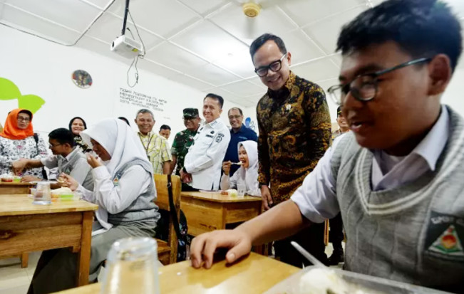 Launching Gerakan MBG di Medan, Bima Arya: Akan Ada 30 Ribu Satuan Pelayanan MBG Seluruh Indonesia