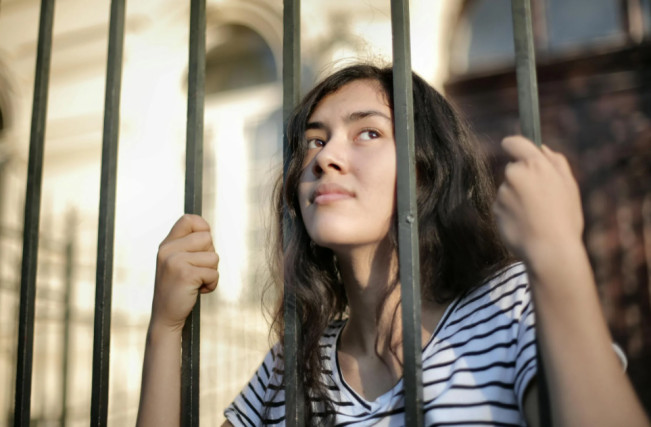 8 Tanda Anda Mungkin Mengalami Rasa Rendah Diri