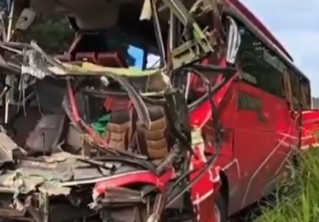 2 Orang Tewas Dalam Kecelakan Maut Bus Peziarah di Tol Cipularang, Salah Satunya Ustaz