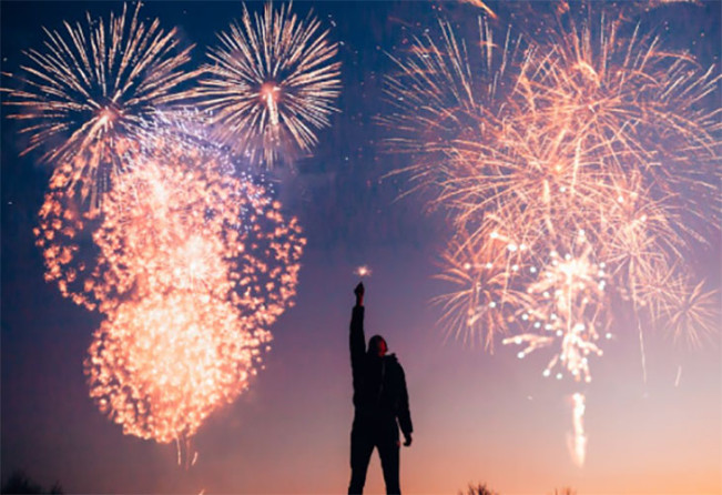 Warna Celana Dalam Tentukan Hoki? Inilah 10 Tradisi Malam Tahun Baru yang Aneh di Berbagai Negara