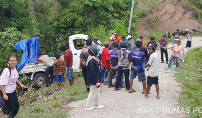 Ingin Berlibur, Mobil Pickup Bawa 14 Wisatawan Terjun ke Jurang Tana Toraja, 1 Meninggal