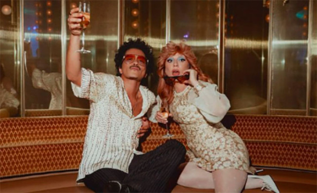 Lady Gaga & Bruno Mars ‘Die With a Smile’ Empat Minggu tak Tergoyahkan di Billboard Hot 100