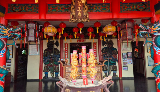 Vihara Tanda Bhakti Bersolek Sambut Imlek 2576, Ada Kue Keranjang juga lho!