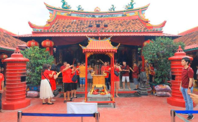 Menyambut Tahun Ular Kayu 2025 di Kelenteng Boen Tek Bio yang Berusia Ratusan Tahun