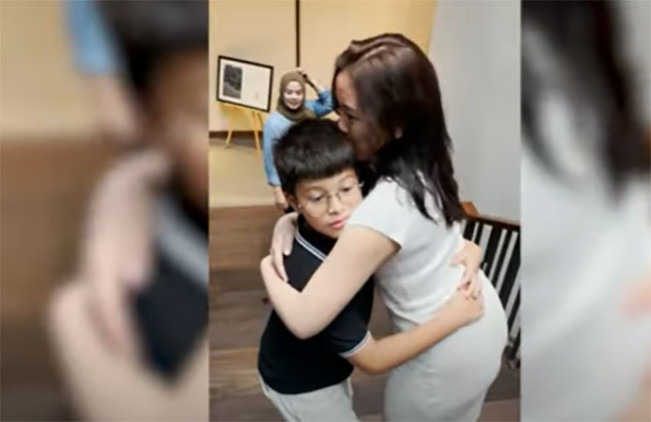 Nikita Mirzani Nyaris Menangis Saat Lolly Bertemu Kedua Adiknya Setelah Sekian Lama Berpisah