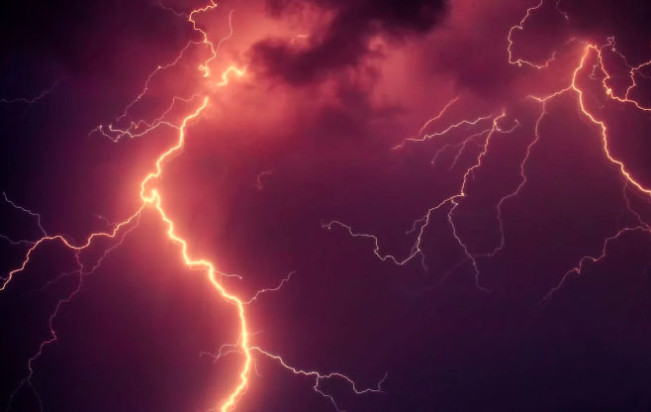 Maret–April Masih Cuaca Ekstrem, BMKG: Masyarakat yang Bakal Mudik agar Aktif Pantau Informasi Cuaca Real-time