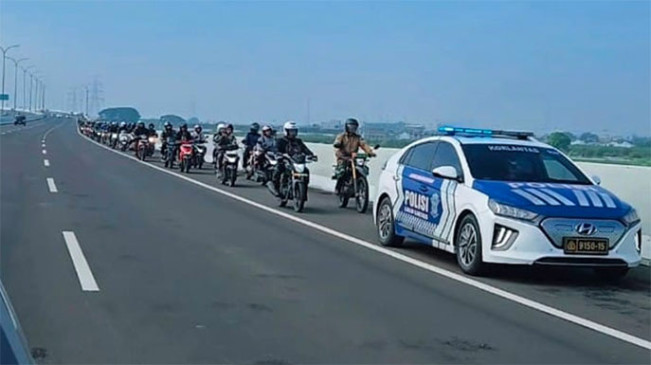 Banjir Bekasi Merajalela, Ratusan Motor Dibolehkan Lintasi Tol Cibitung-Tanjung Priok