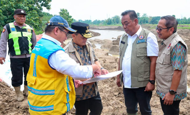 Tiga Tanggul Grobogan Jateng Jebol, Gubernur Luthfi: Saya ndak Mau Tahu Besok sing Penting Buntu!