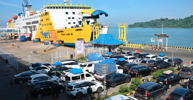 Arus Mudik 2025, Menhub: Jika Merak Penuh akan Dialihkan ke  Pelabuhan Indah Kiat