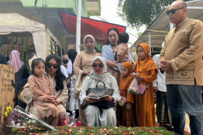 Anak Bungsu Alm Mat Solar Didatangi Ayahnya lewat Mimpi saat Malam Takbiran, Ungkap Begini