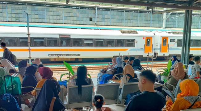 Sudah 87% Tiket Kereta Terjual: Saat Ini Jumlah Penumpang Harian KA Lampaui Puncak Mudik