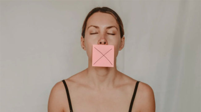 Demi Mendapatkan Tunjangan Disabilitas, Wanita Ini Pura-pura Bisu Selama 16 Tahun