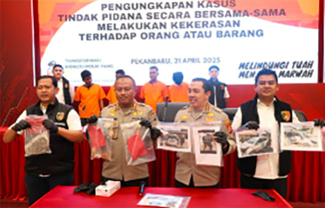 Buntut Pengeroyok Wanita oleh 11 Debt Collector, Kapolda Riau Copot Kapolsek Bukitraya