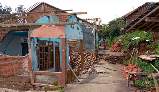 Pergerakan Tanah Parah di Desa Mendala Brebes, 114 Rumah Rusak Berat, 455 Orang Mengungsi