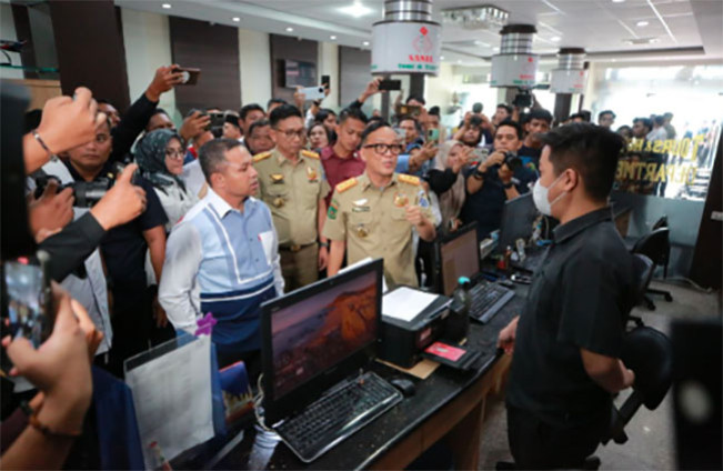 Heboh Kasus Tahan Ijazah di Riau: Wamen Ebenezer dan Gubri Sidak ke Perusahaan Biro Wisata, Pemiliknya  ‘Menghilang’