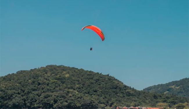 Kisah Viral! Penerjun tak Sengaja Jatuhkan IPhone dari Ketinggian 14 Ribu Kaki, Ditemukan HPnya Masih Hidup!