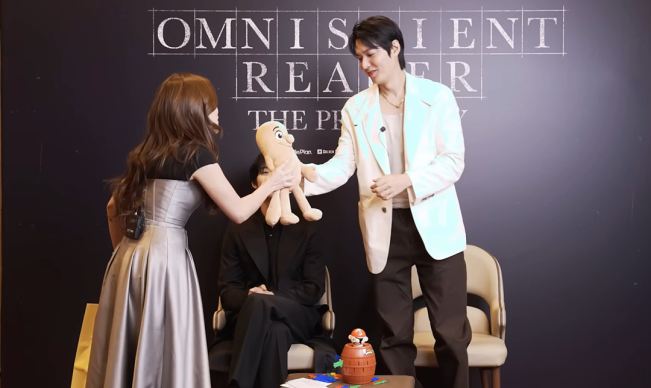 Agak Laen, Ayu Ting Ting Kasih Boneka Tung Tung Sahur ke Lee Min Ho dan Ahn Hyo Seop
