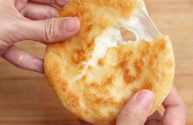 Resep Hotteok Original, Keju, dan Ayam Pedas, Cocok untuk Camilan Sore