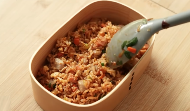 15 Menit Jadi! Resep Nasi Goreng Saus Keju, Cocok untuk Bekal Hari Senin