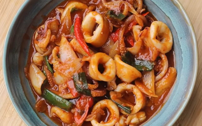 Resep Cumi Saus Padang Ala Chef Devina Hermawan, Seenak Bikinan Restoran Seafood