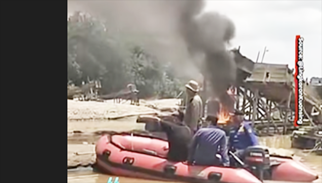 Rusuh di Cerenti Kuansing, Massa Lawan Penertiban PETI 6 Mobil Dinas Dirusak Motor Dibakar