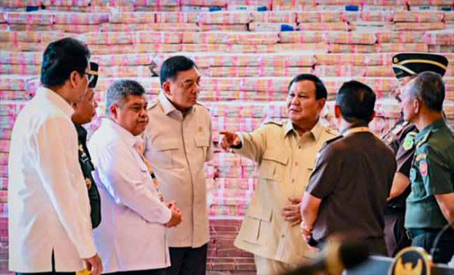 Presiden Prabowo Saksikan Kejagung Serahkan Rp13,2 Triliun Hasil Korupsi CPO