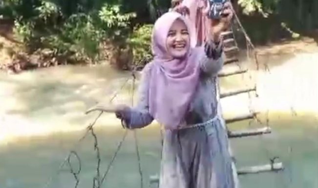 Kelebihan Muatan, Jembatan di Lebak Putus Saat Warganya Tengah Berselfie Ria