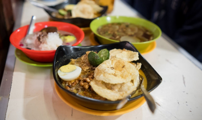 Wisata Kuliner Kota Bandung, Jangan Lupa Lontong Kari Kebon Karet