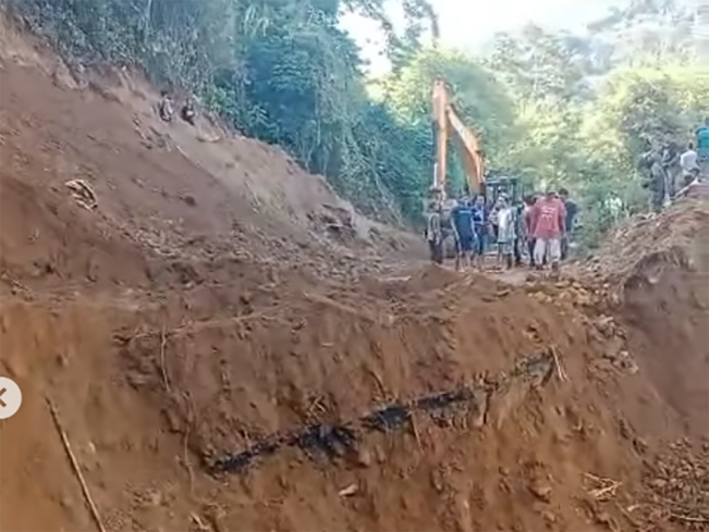 Jalur Lintas Lebong- Rejang Lebong Kembali Longsor