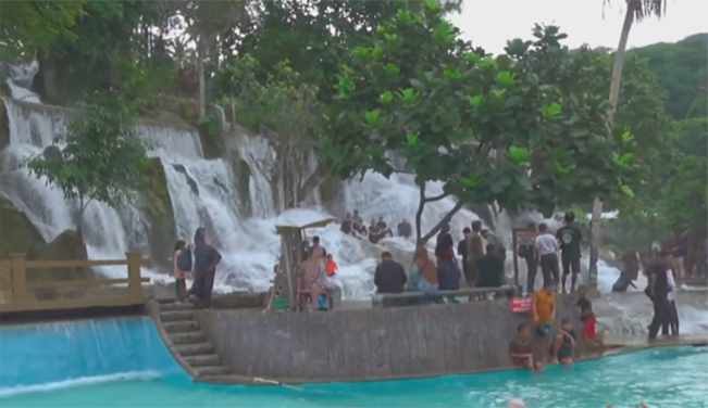 Terpesona Air Terjun Aek Sijorni, Pj Gubernur Sumut Ikut Nyebur Bersama Pengunjung