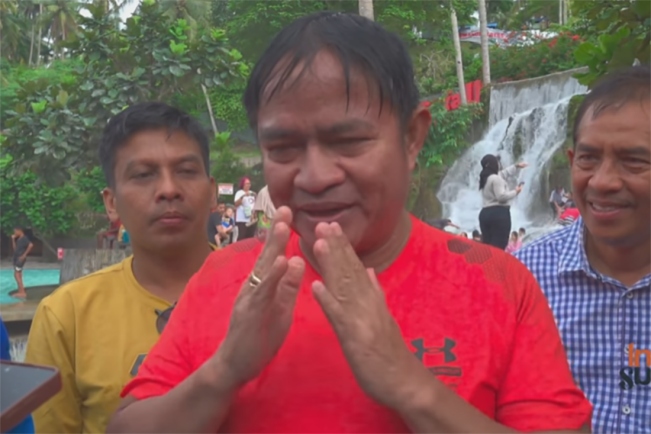 Terpesona Air Terjun Aek Sijorni, Pj Gubernur Sumut Ikut Nyebur Bersama Pengunjung