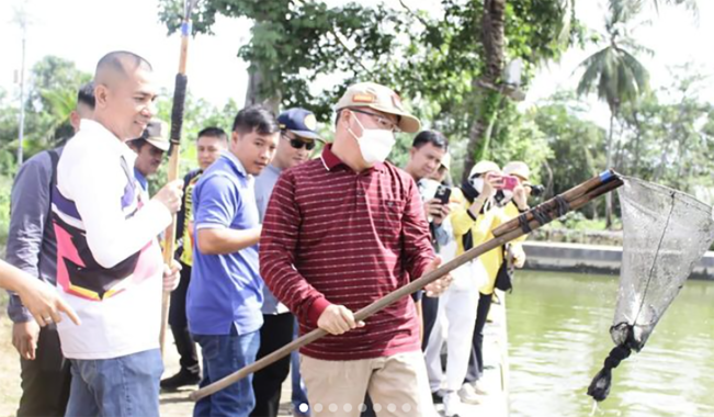 Heboh! 3 Ton Ikan Bandeng Dibagikan Gratis Warga Bengkulu Berdesak-desakan